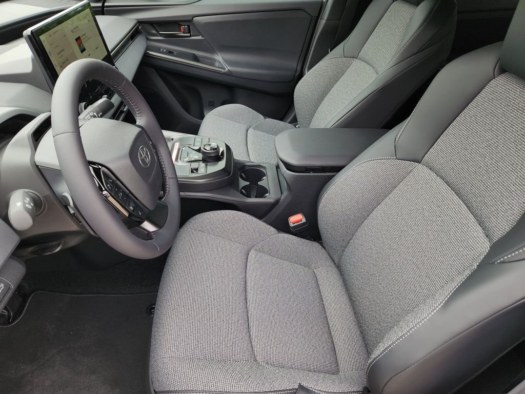 2026 Toyota bZ XLE - Photo 10