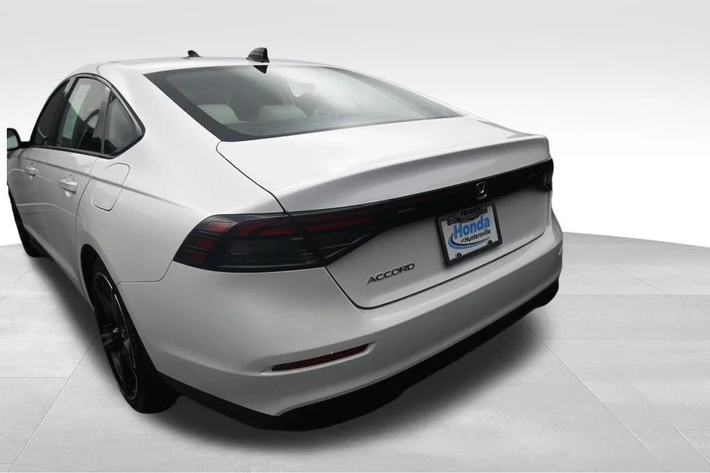 Certified Used 2026 Platinum White Pearl Honda SE image 12