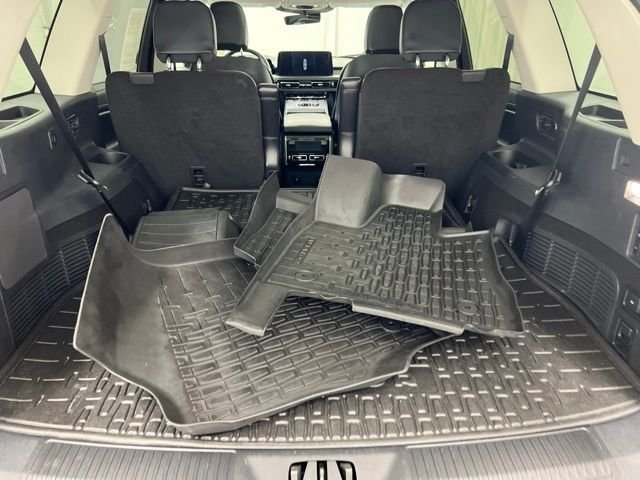 Used 2025 Infinite Black Metallic Lincoln Premiere image 9