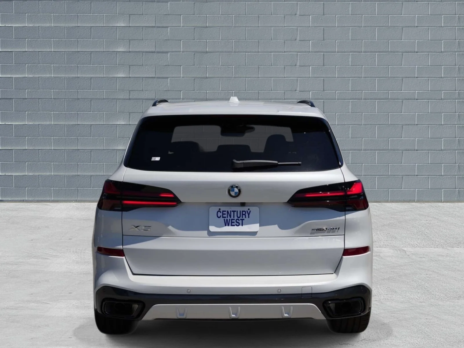 New 2026 Mineral White Metallic BMW sDrive40i image 4