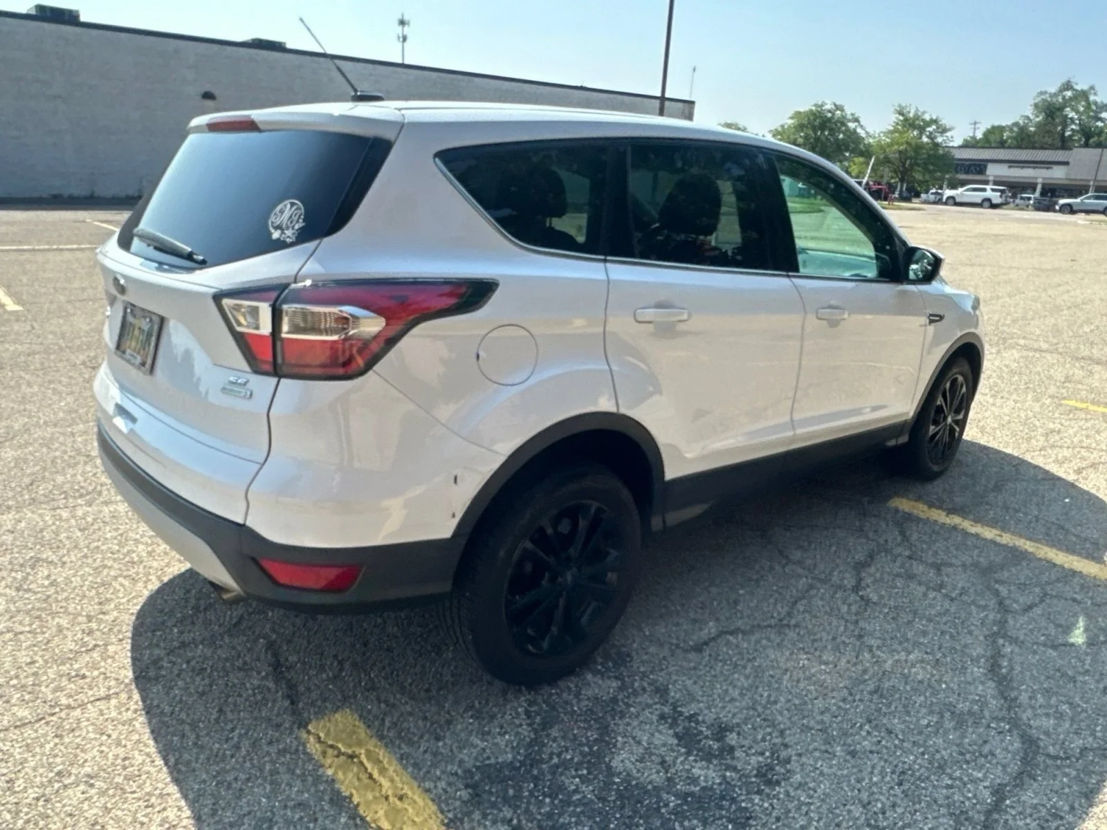 Used 2017 Oxford White Ford SE image 19