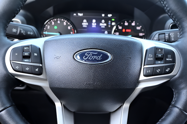 Used 2023 Gray Ford XLT image 18