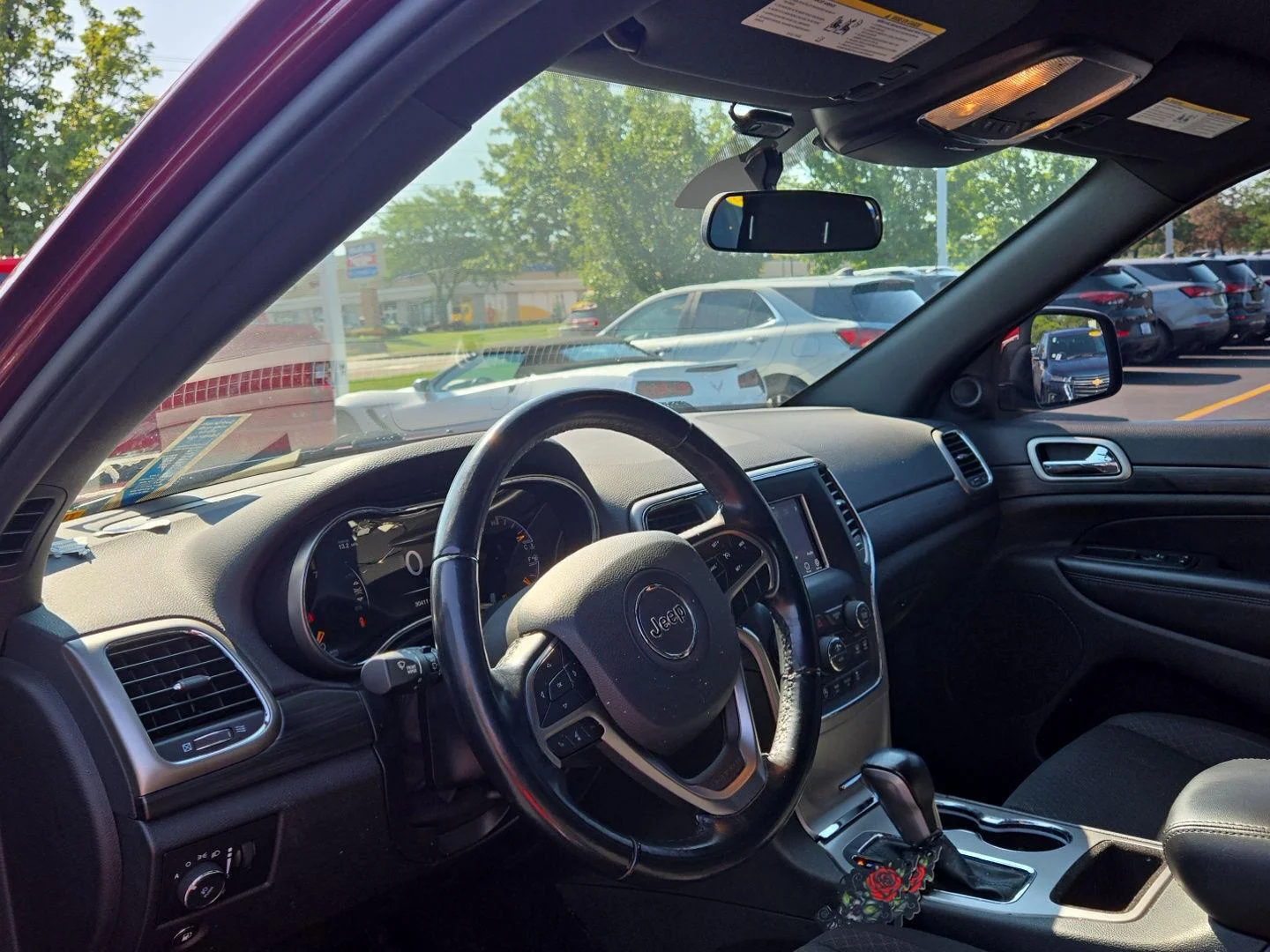 Used 2021  Jeep Laredo E image 3