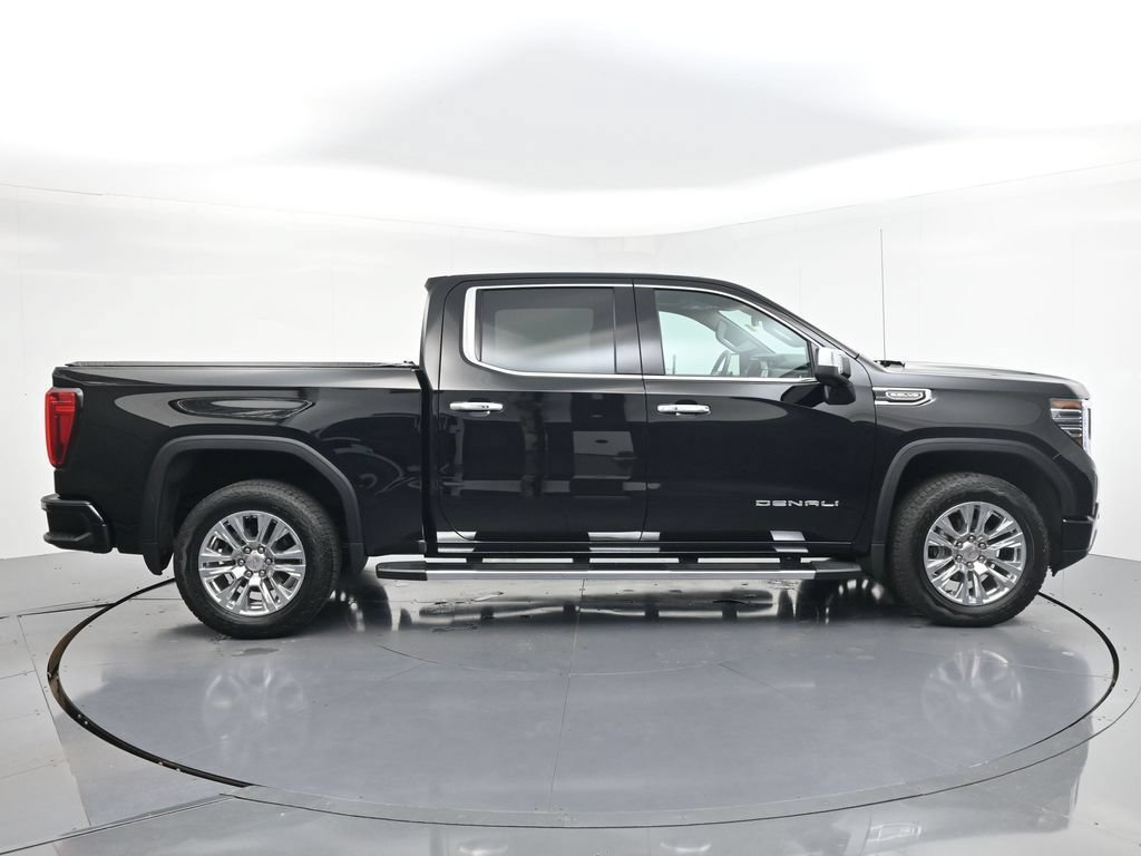 Used 2025 Onyx Black GMC Denali image 4