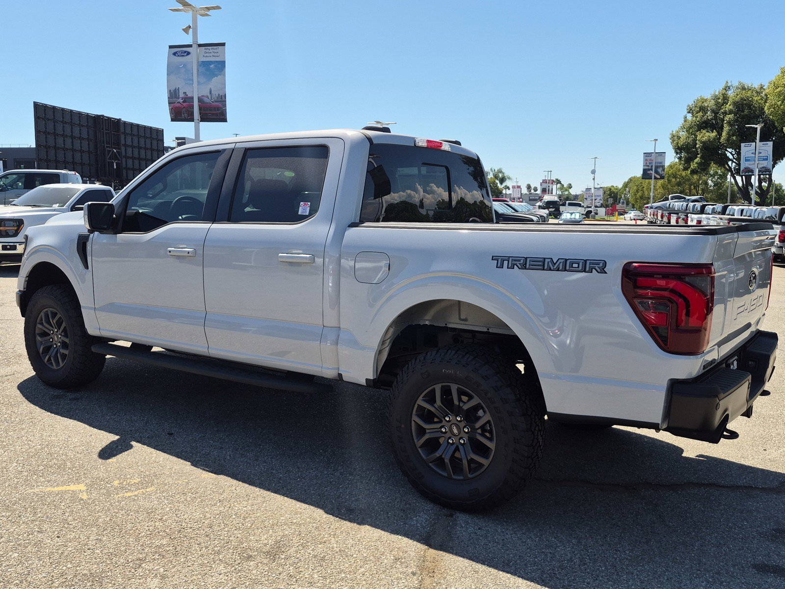 New 2025 Space White Metallic Ford Tremor® image 4