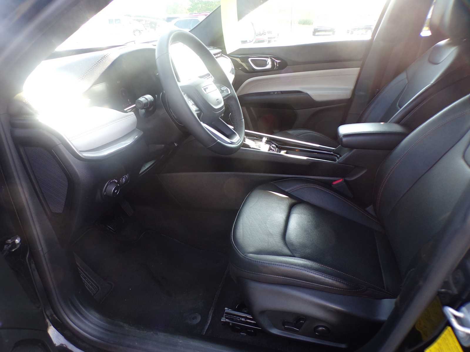 Used 2023 Black Jeep Limited 4x4 image 10