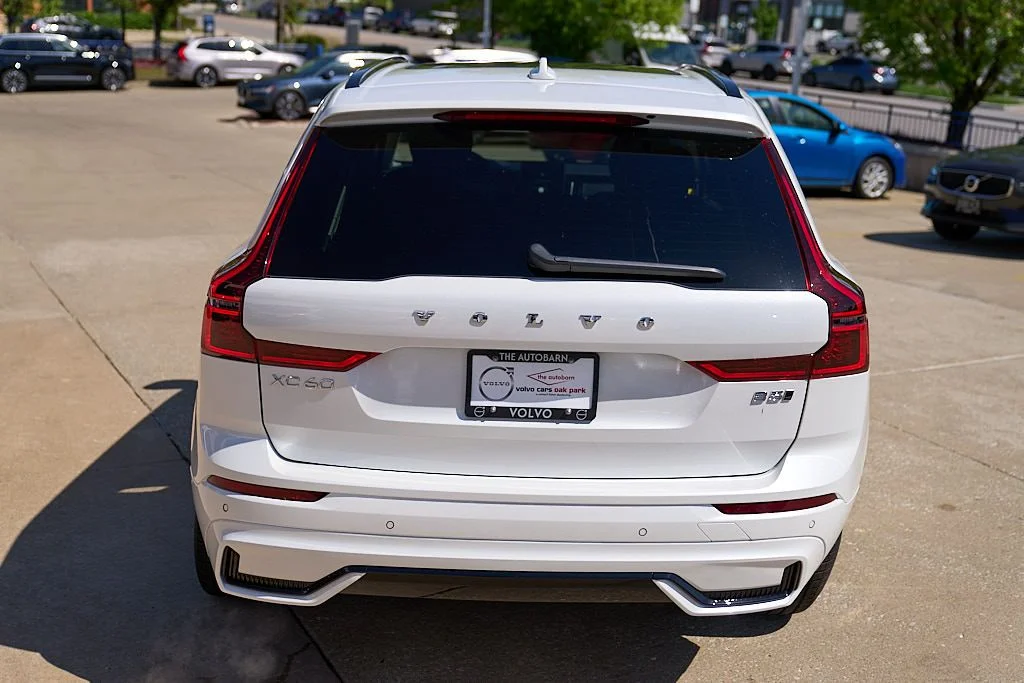 New 2026 Crystal White Volvo Core image 8