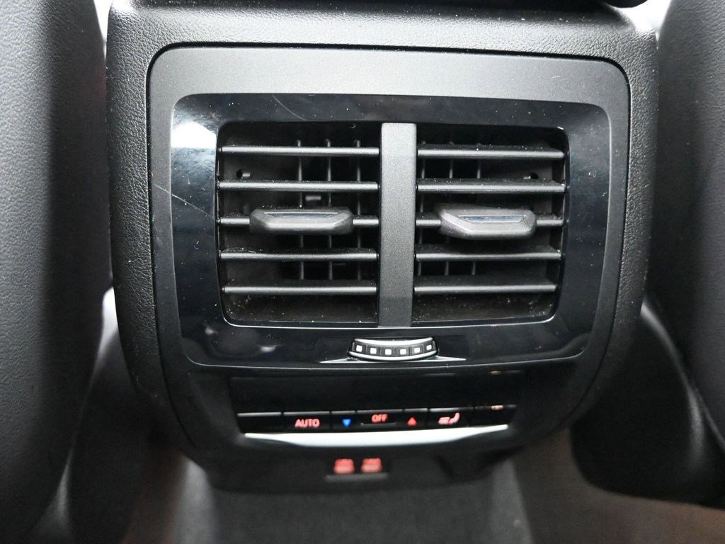 Used 2024 White Metallic BMW xDrive30i image 13