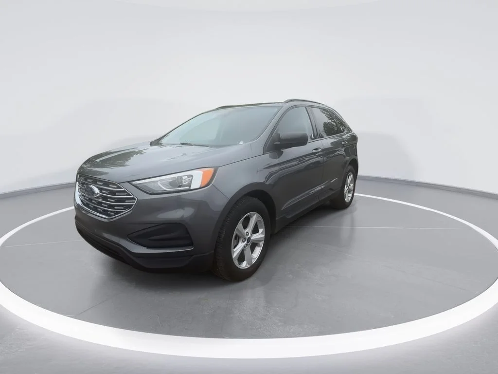 Used 2022 Gray Ford SE image 4
