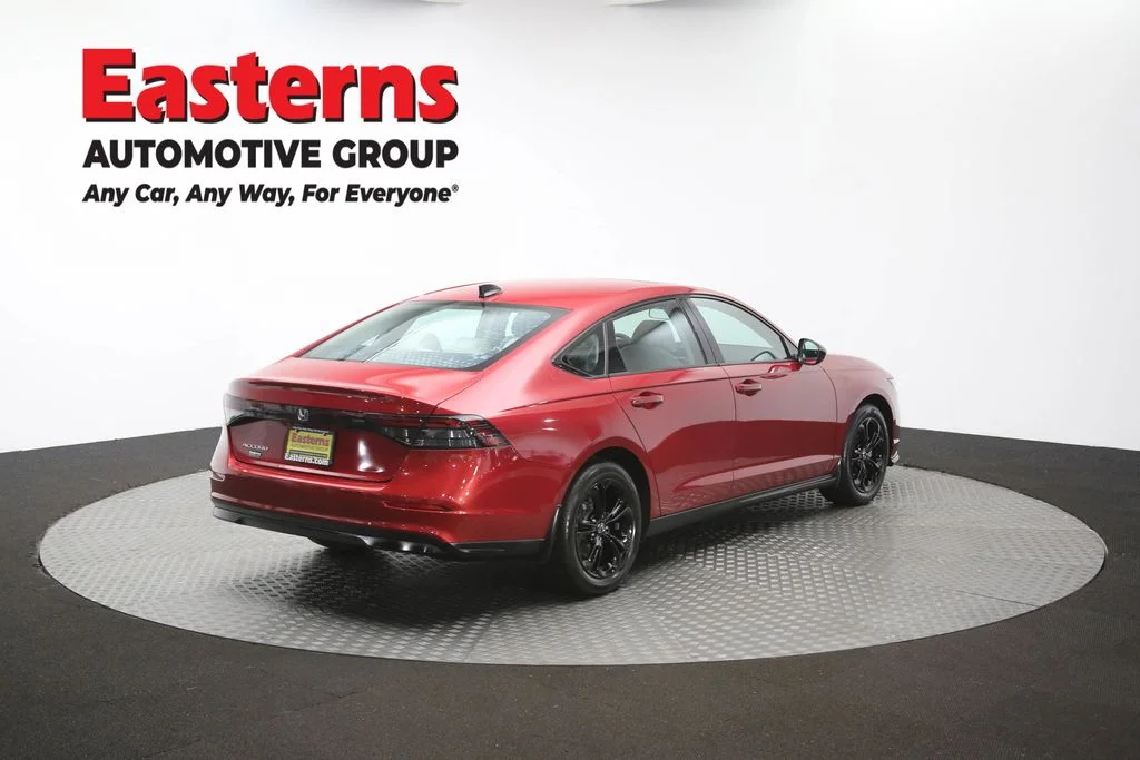Used 2025 Red Honda SE image 41