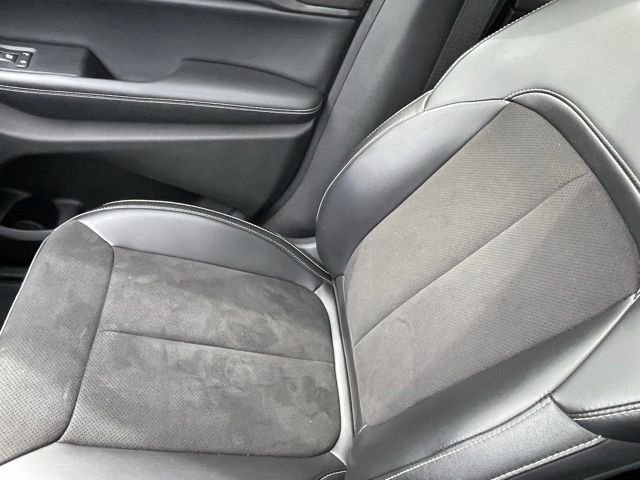 Used 2024 White Jeep Altitude image 20