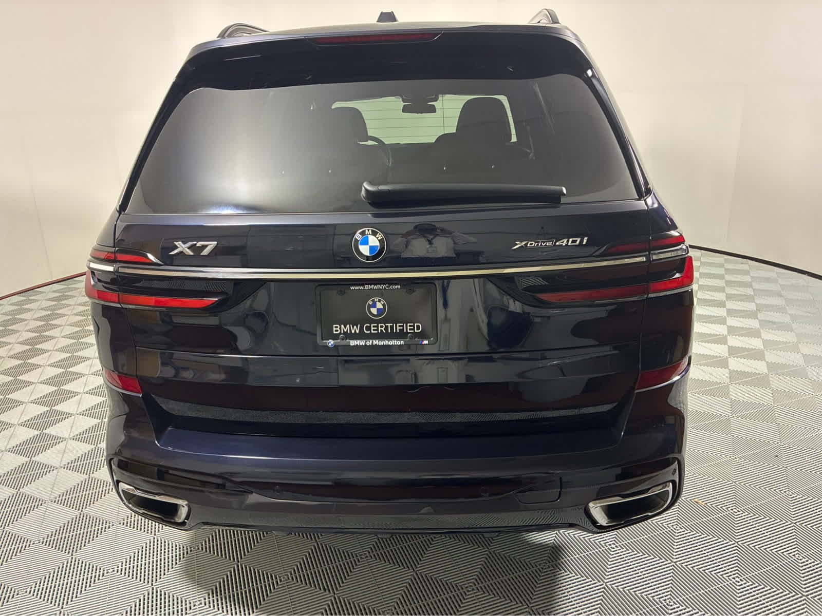 Used 2024 Carbon Black Metallic BMW xDrive40i image 3