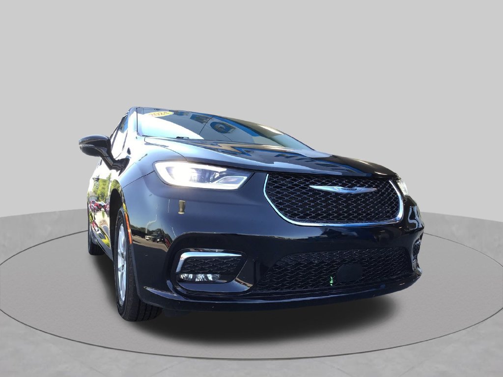 Used 2024 Black Chrysler Touring L image 43