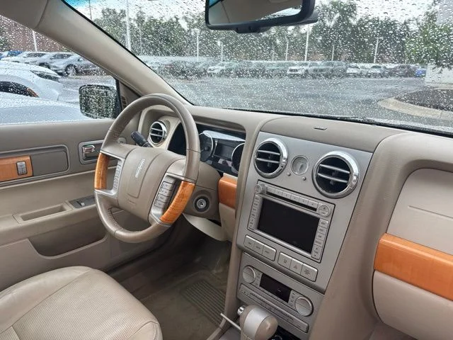 Used 2007 Dune Pearl Clearcoat Metallic Lincoln Base image 6