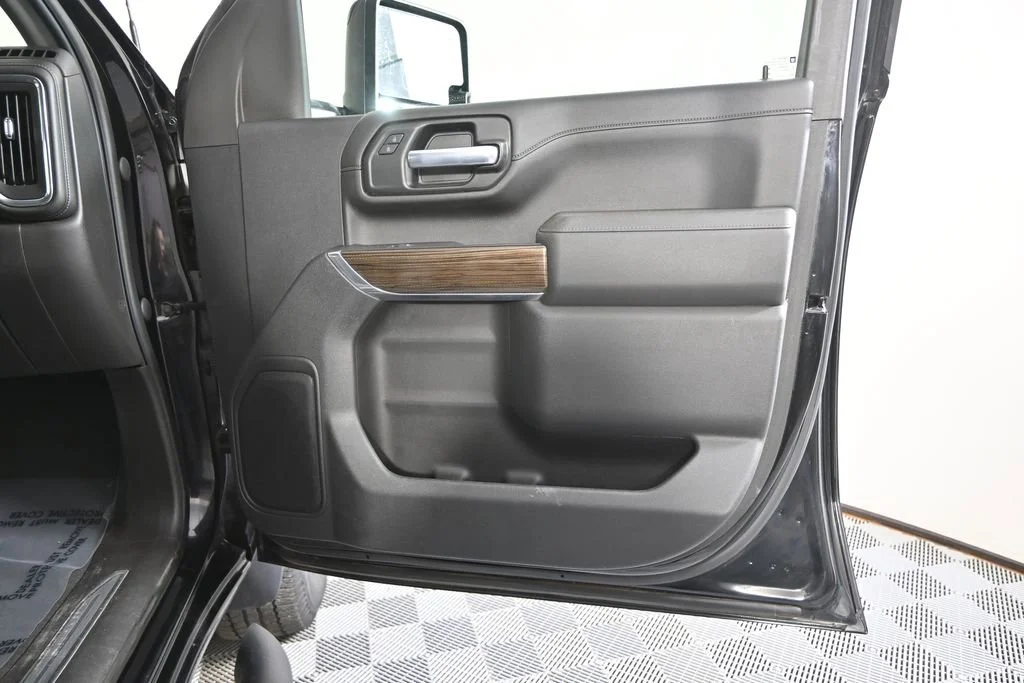 Used 2021 Black Chevrolet LT image 13