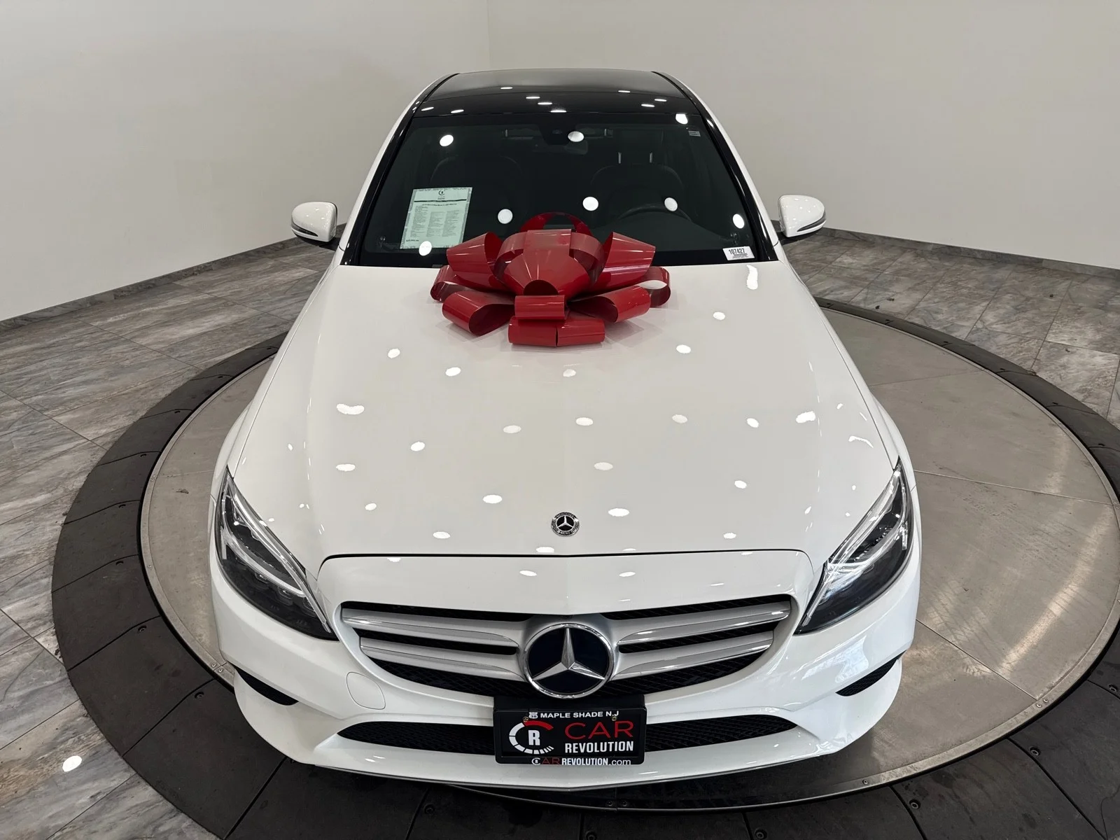 Used 2019 Polar White Mercedes-Benz 300 4MATIC® image 2