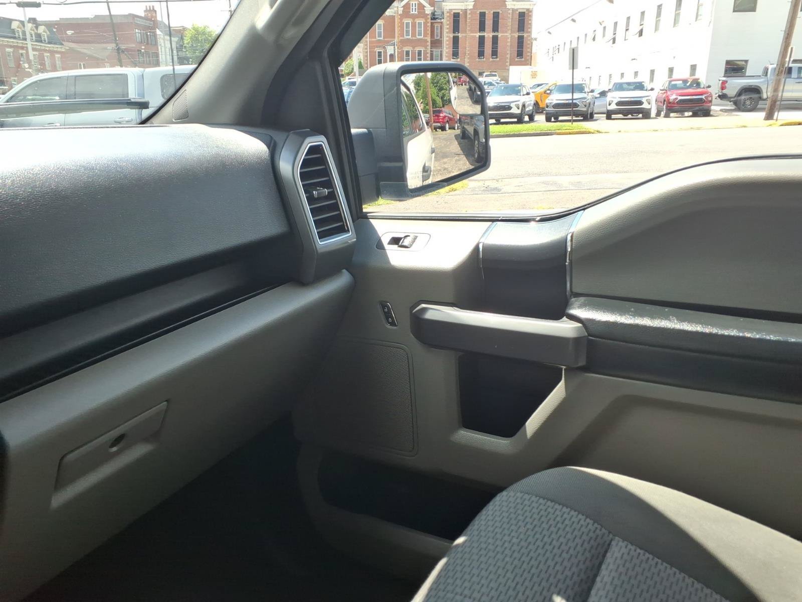 Used 2020 Oxford White Ford XLT image 28