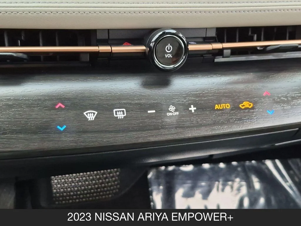 Used 2023 Green Nissan EMPOWER+ image 24