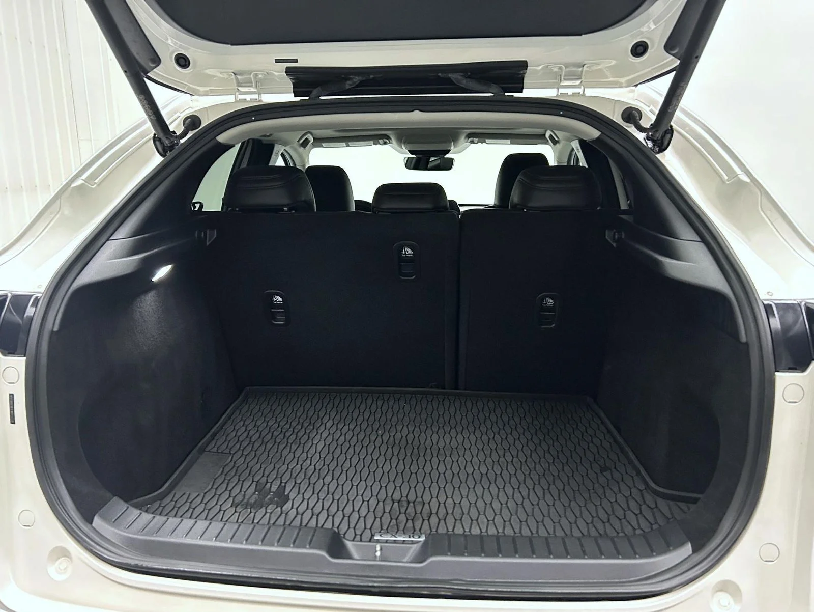 Used 2020 White Mazda Premium image 21