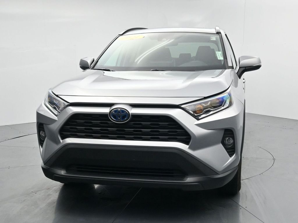 Used 2021 Silver Toyota XLE image 3