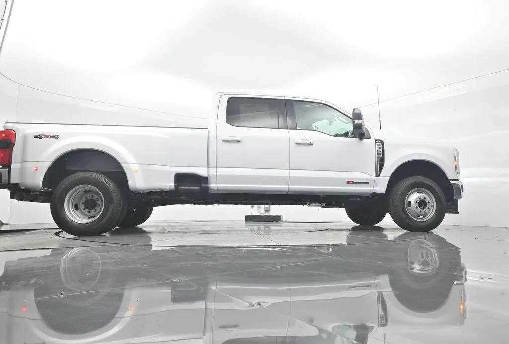 New 2026 Oxford White Ford F-350® XLT image 46