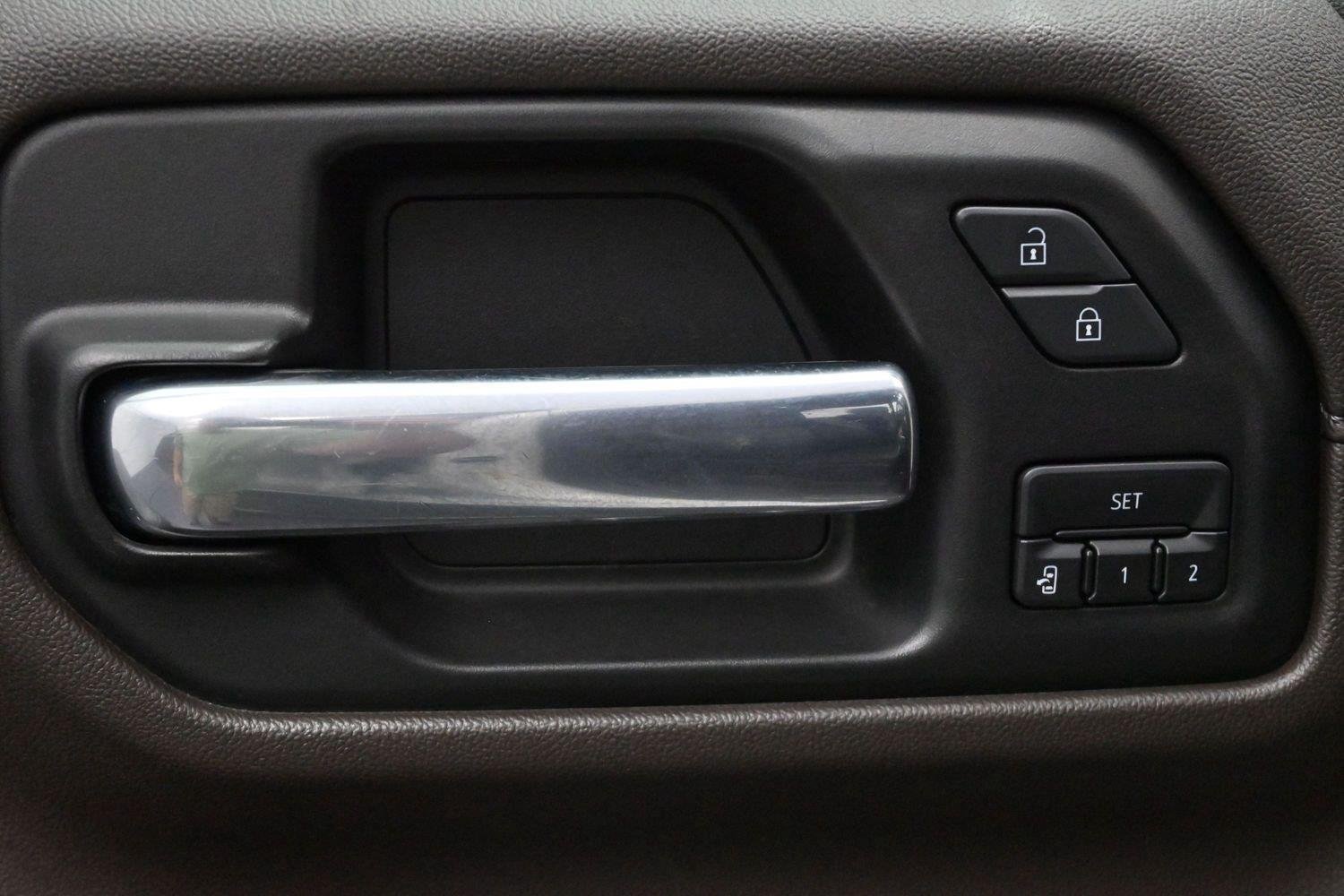Used 2020 White Frost Tricoat GMC Denali image 11