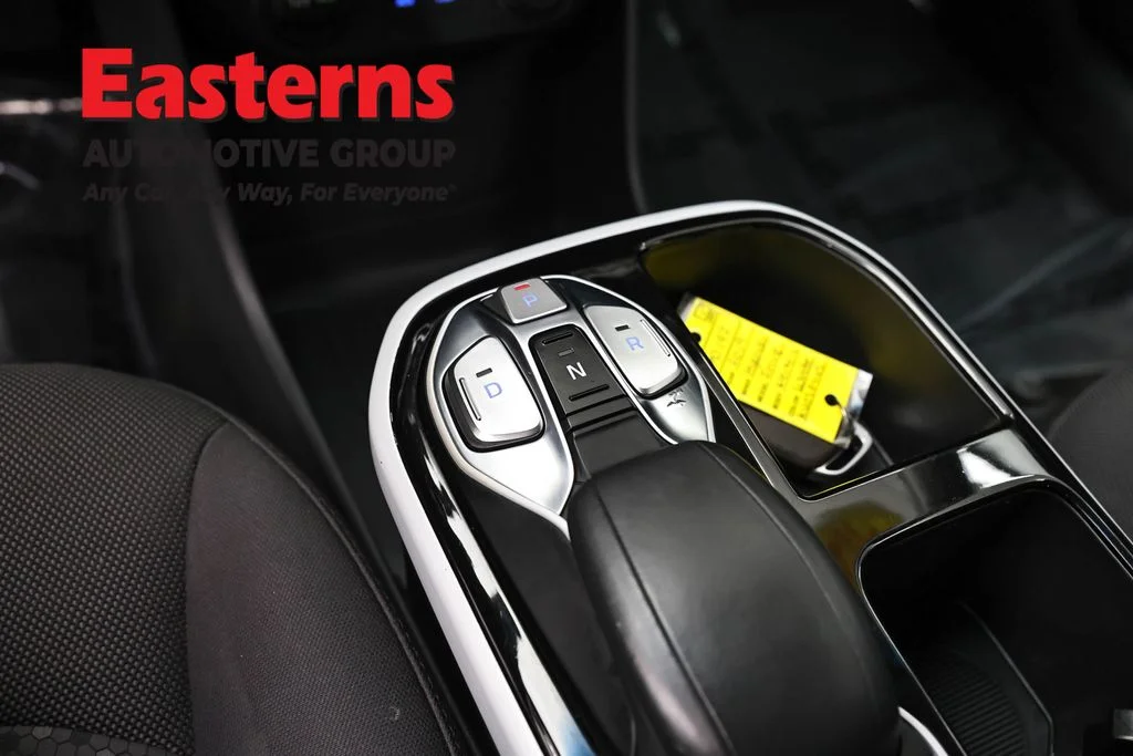 Used 2019 White Hyundai Base image 13