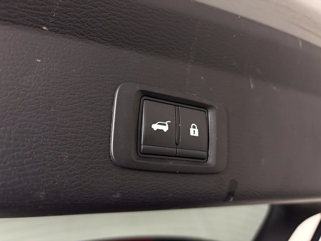 Used 2024 Silver Mitsubishi  image 41