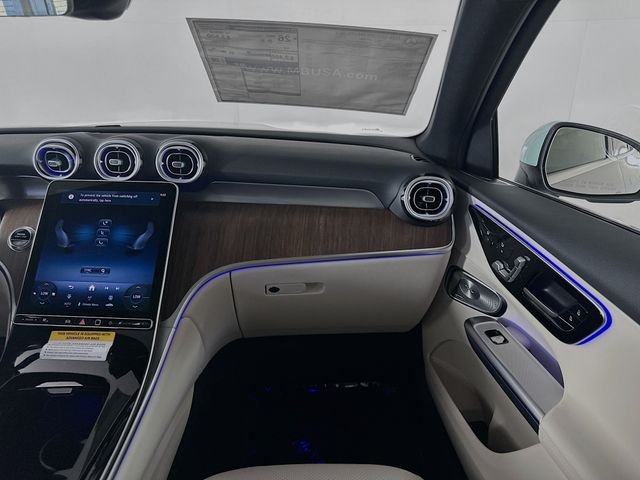 New 2026 MANUFAKTUR Moonlight White Metallic Mercedes-Benz GLC 300 image 24