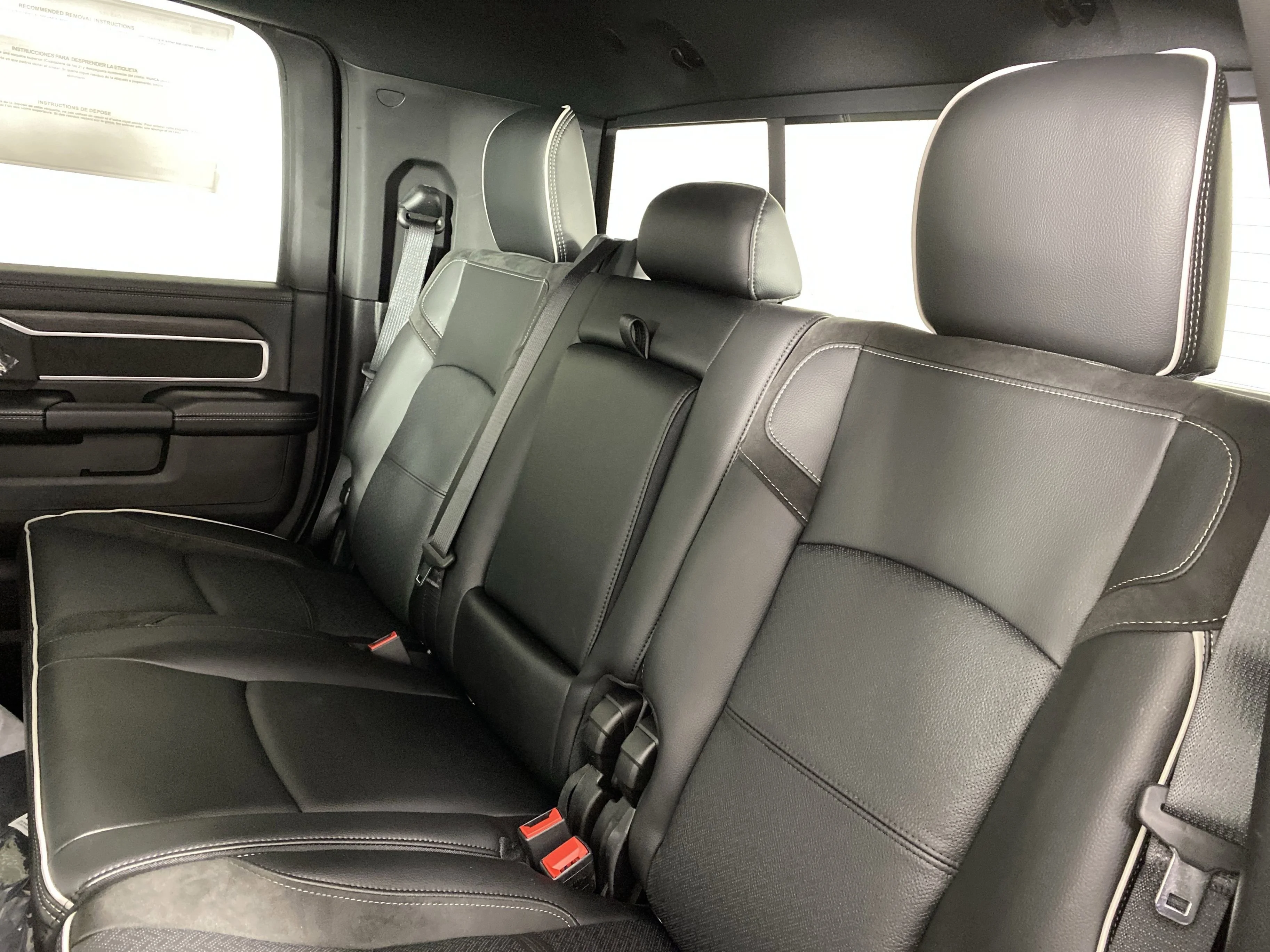 New 2026 Diamond Black Crystal Pearl-Coat Exterior Paint RAM Laramie image 32