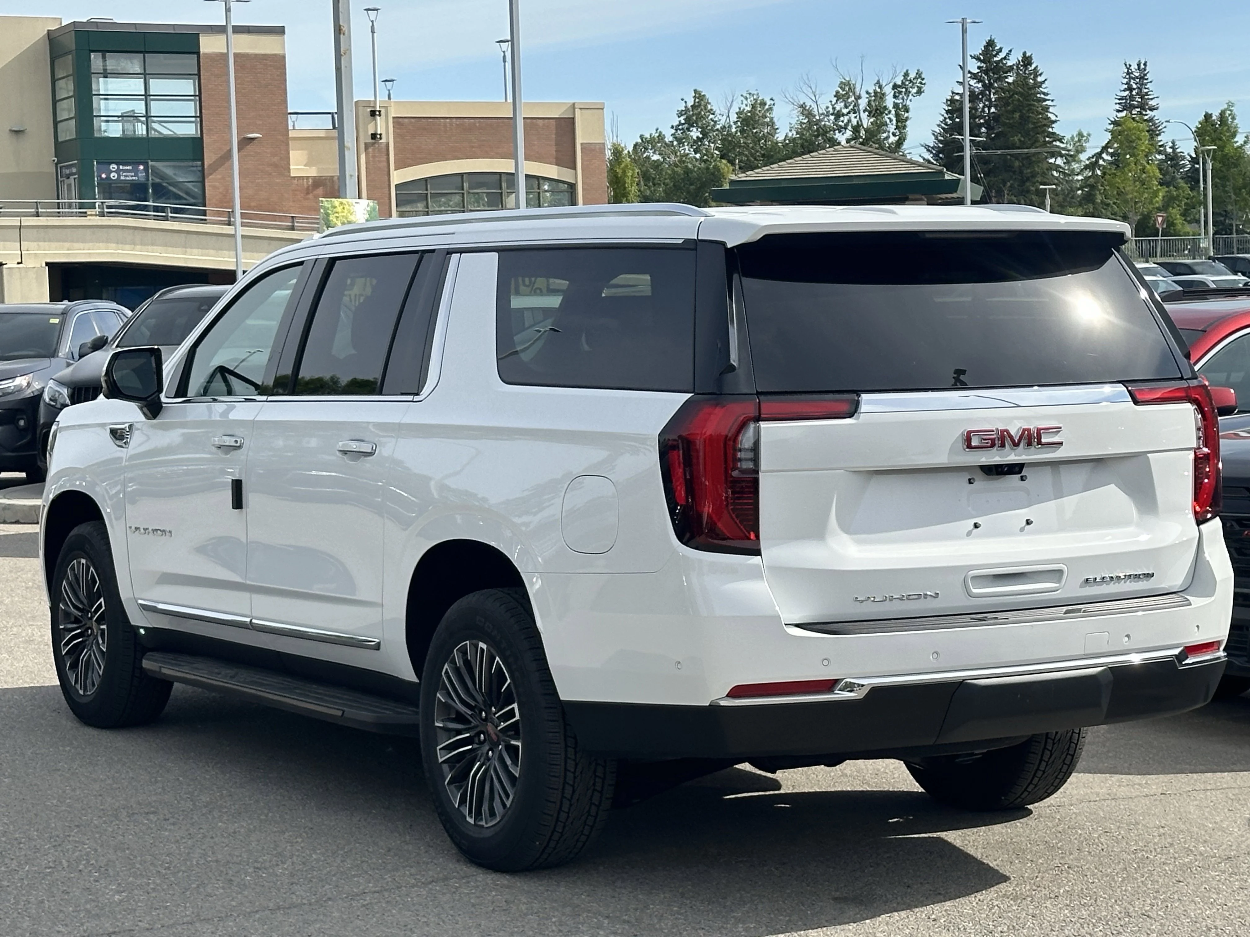 New 2026 Summit White GMC Elevation image 4
