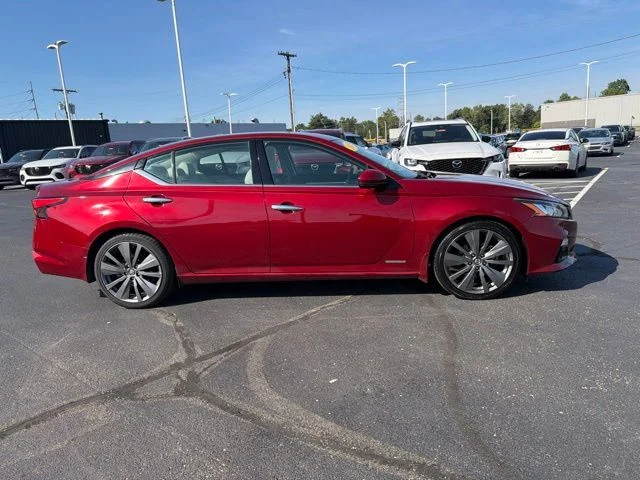 Used 2019 Red Nissan 2.0 Edition ONE image 5