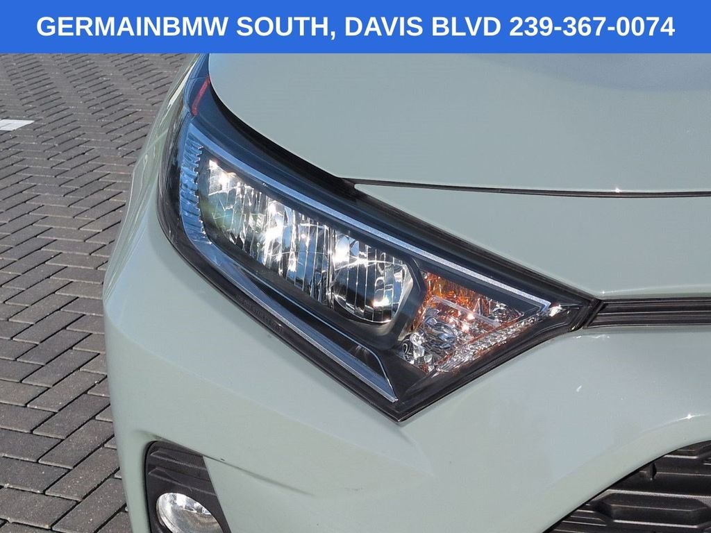 Used 2021 Lunar Toyota XLE Premium image 11