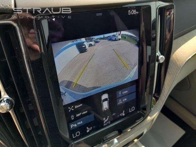 Used 2021 Crystal White Metallic Volvo Inscription image 21