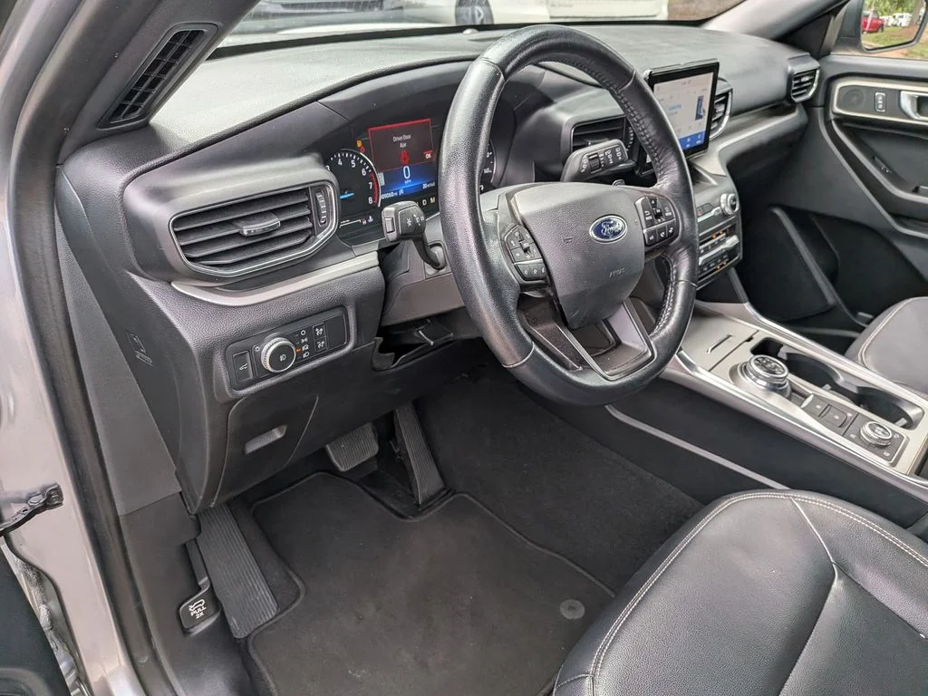 Used 2020 Silver Ford XLT image 34