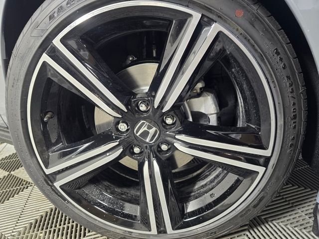 New 2026 Urban Gray Pearl Honda SE image 2