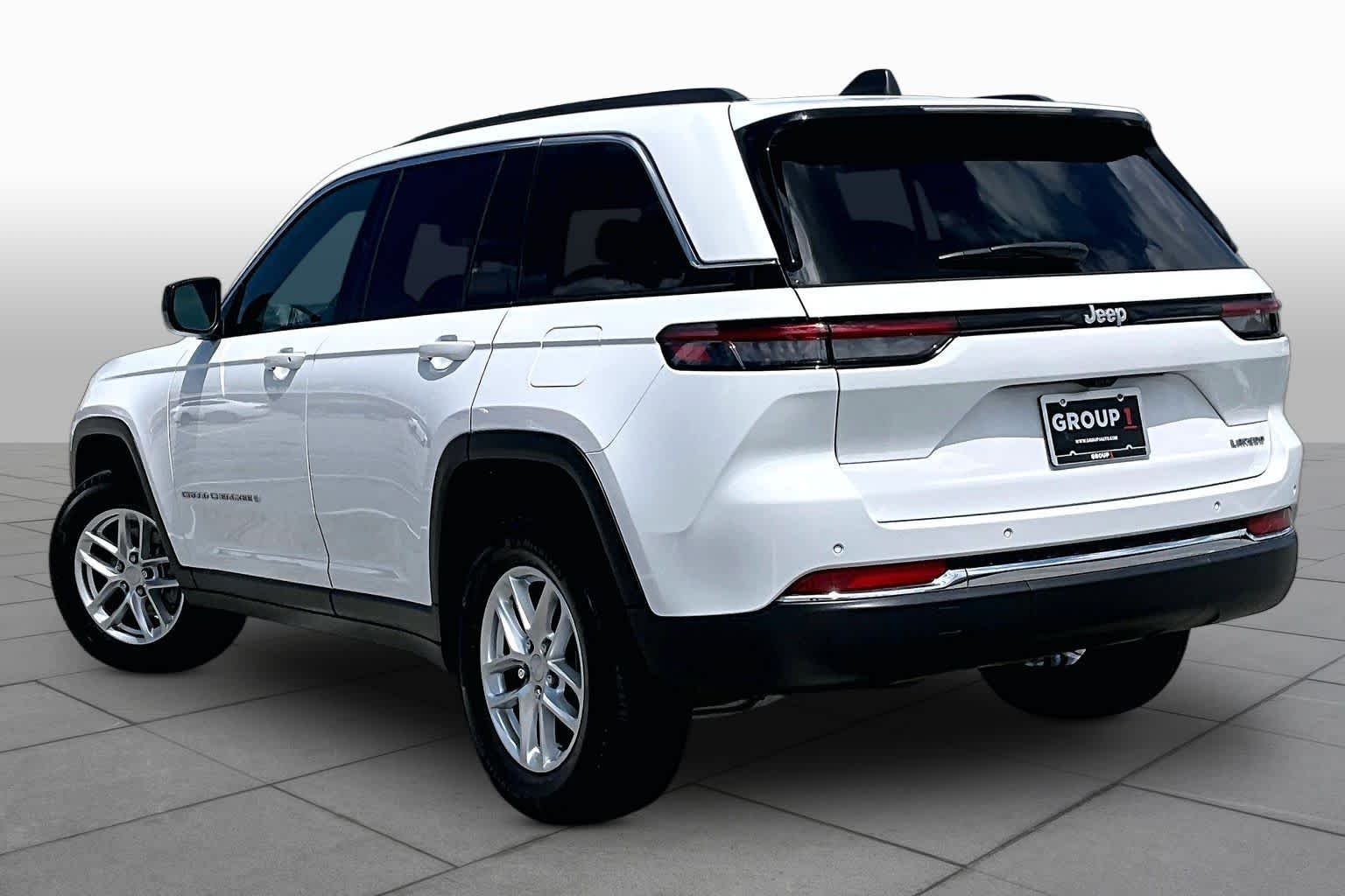 Used 2025 Bright White Clearcoat Jeep Laredo X image 12