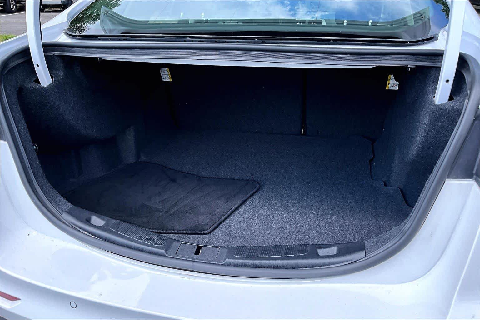 Used 2020 Oxford White Ford SE image 32