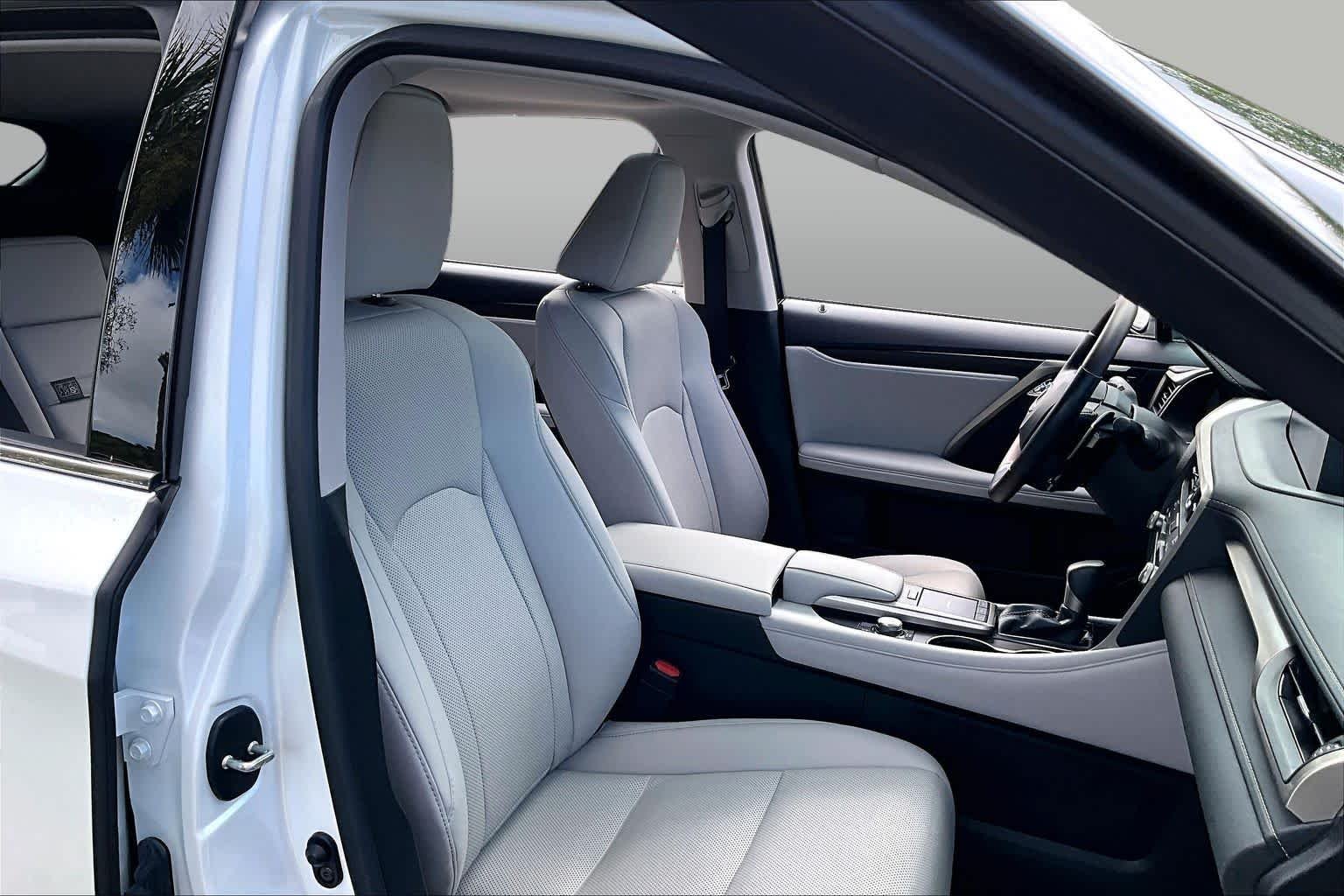 Used 2022 Eminent White Pearl Lexus  image 9