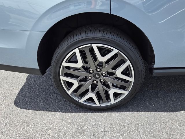 New 2026 Glacier Gray Metallic Tri-Coat Ford Platinum image 14