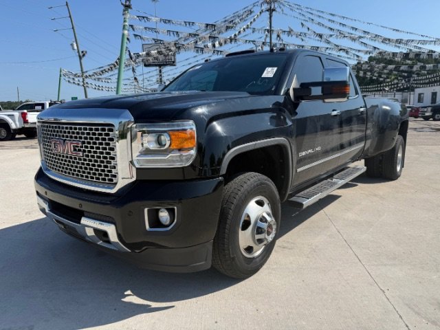 2016 GMC Sierra 4WD Crew Cab Long Box Denali DRW's photo