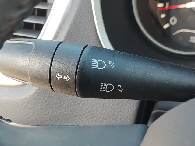 Used 2018 White Jeep Latitude image 22
