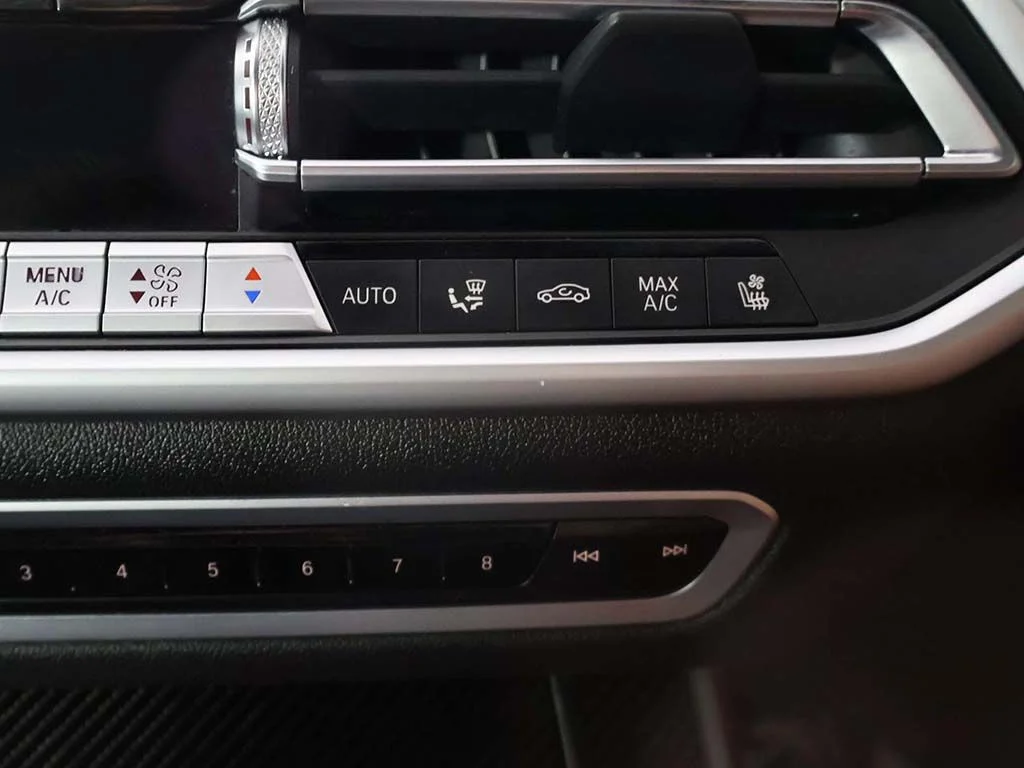 Used 2022 Black BMW M50i image 54