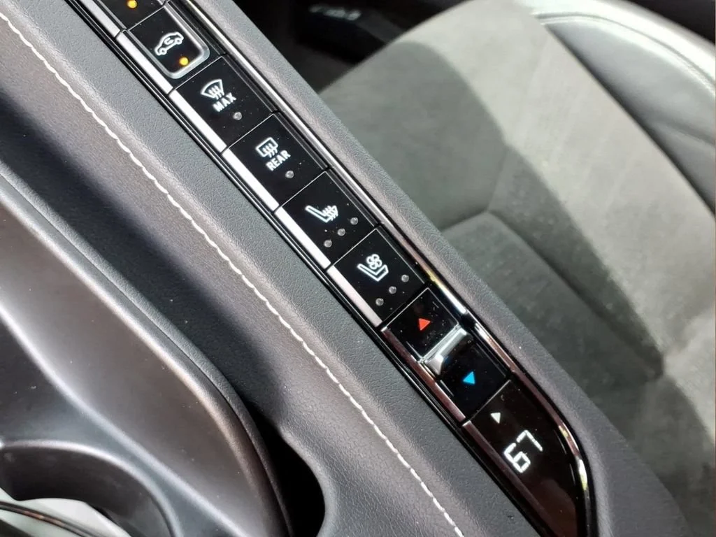 Used 2020 ARCTIC WHITE Chevrolet 2LT image 8