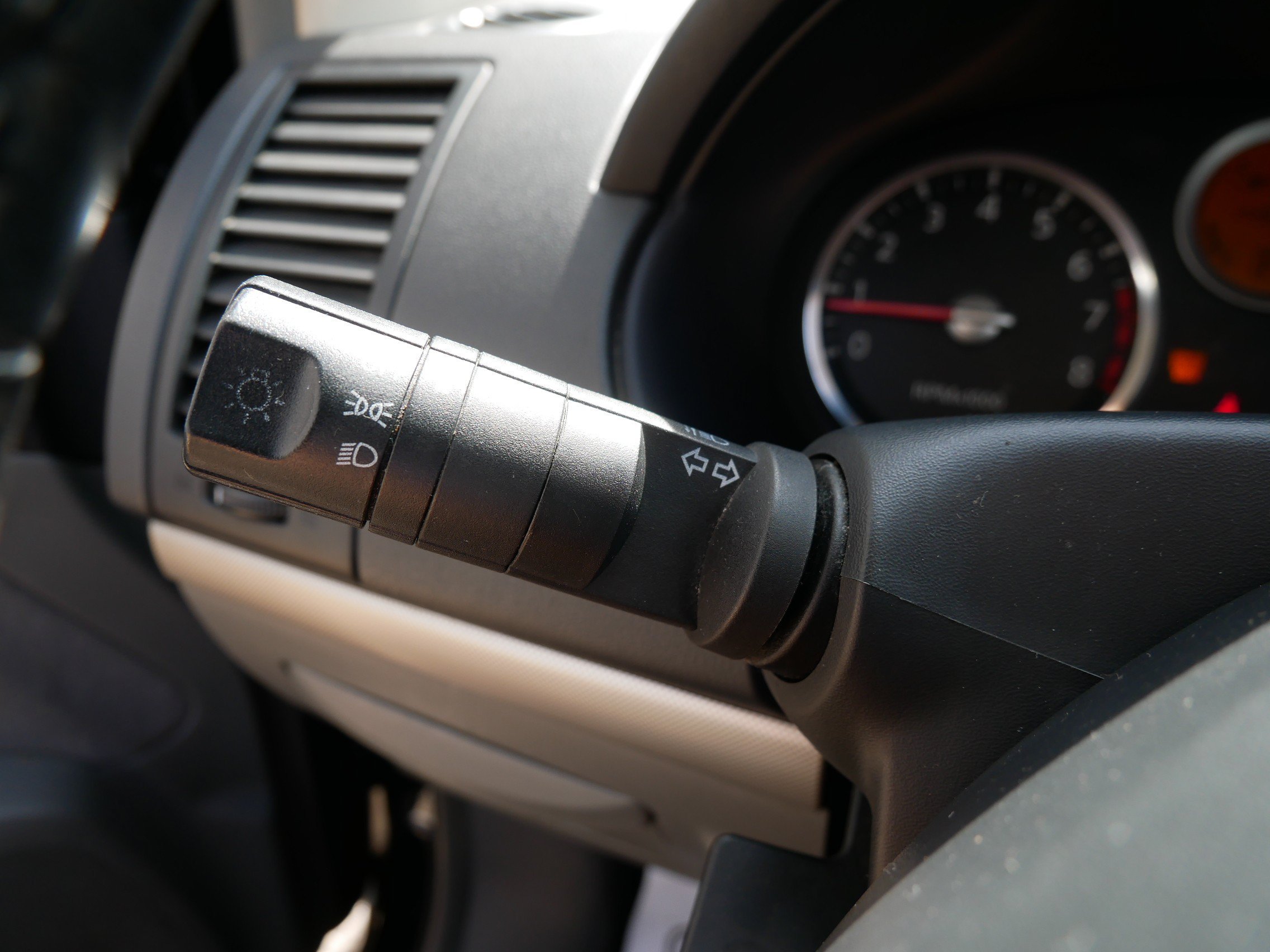 Used 2007 Black Nissan  image 26