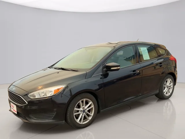 Pre-Owned 2015 Ford Focus SE HATCHBA