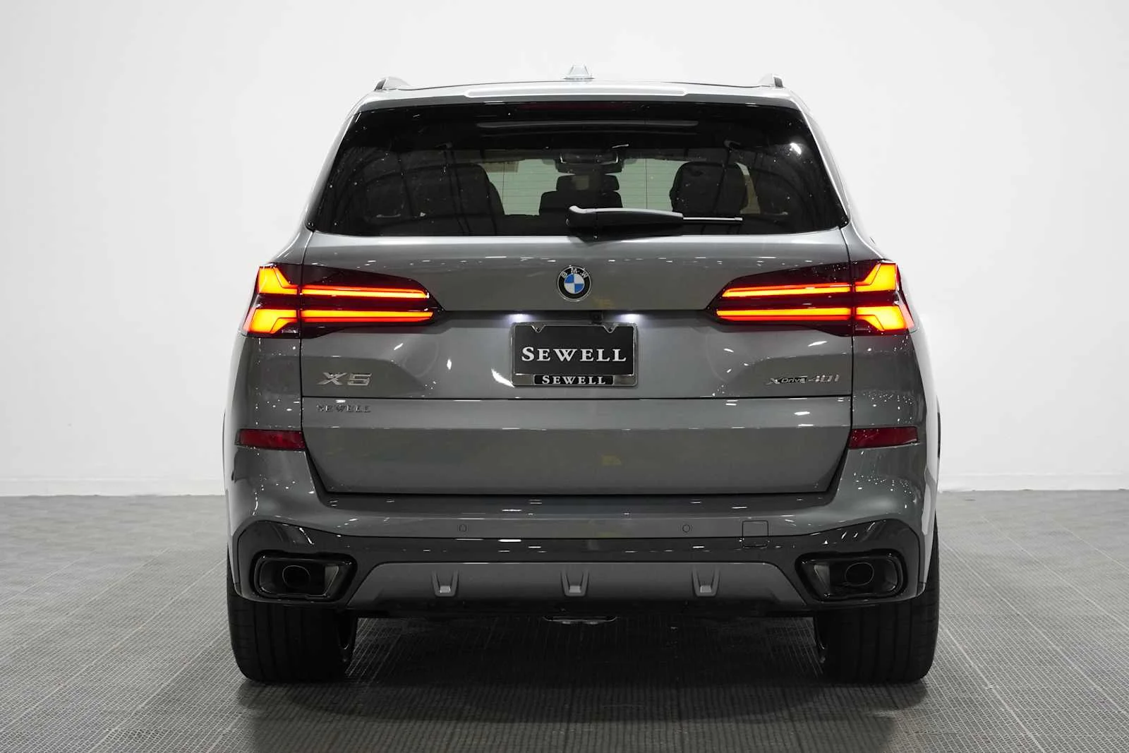 New 2026 Skyscraper Grey Metallic BMW xDrive40i image 3