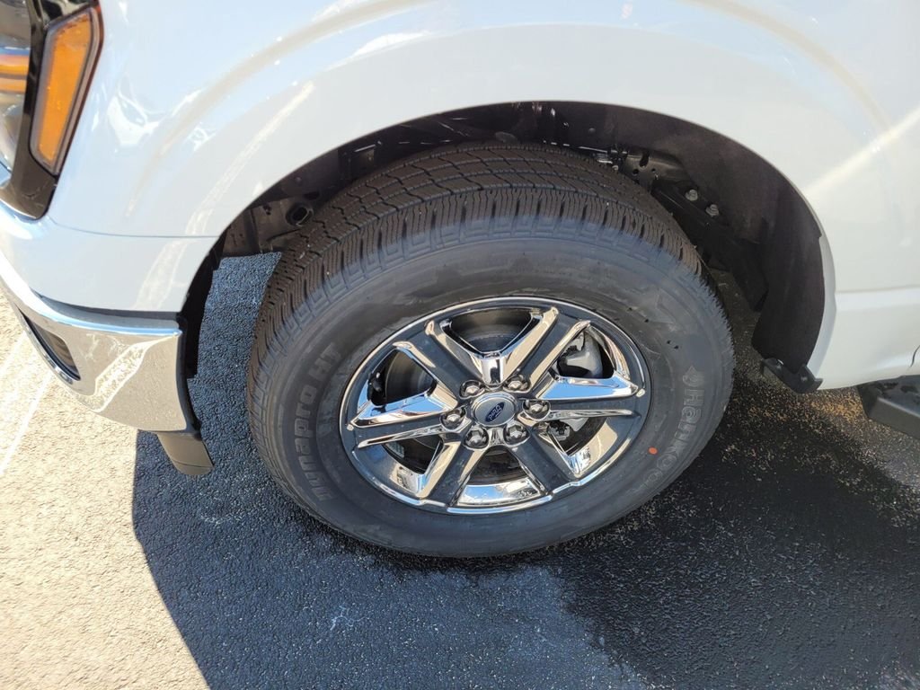 New 2025 Oxford White Ford XLT image 26