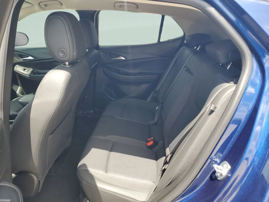 Used 2023 Sapphire Metallic Buick Select image 18