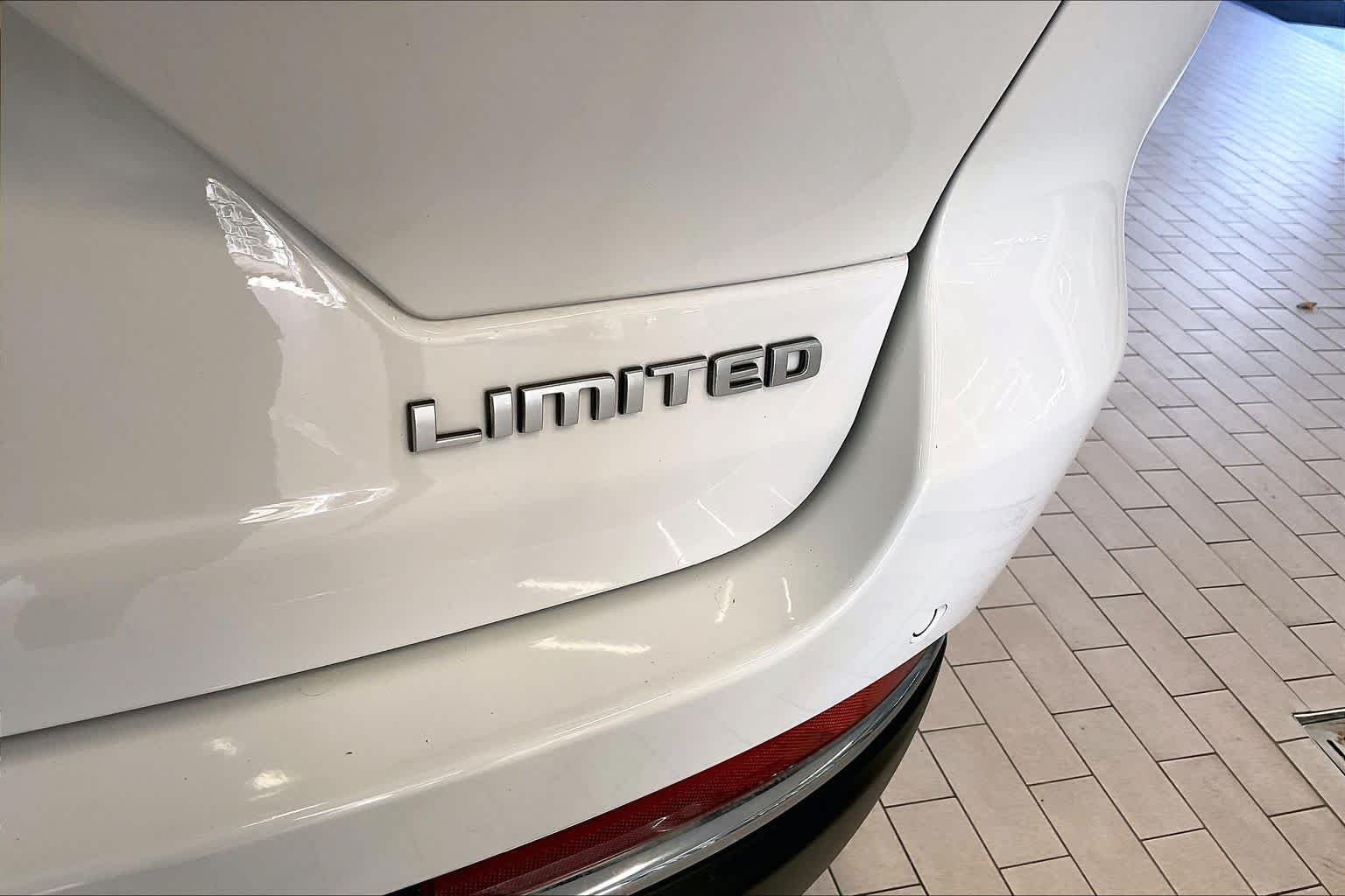 Used 2025 Bright White Clearcoat Jeep Limited image 9